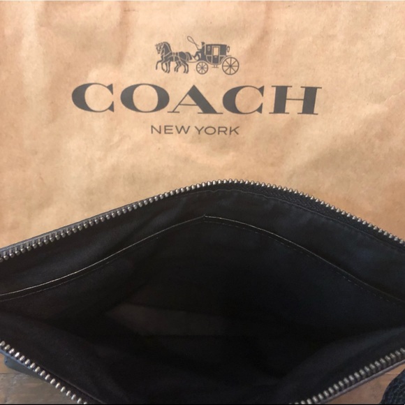 NWT Authentic Coach Carryall Pouch - Picture 4 of 6